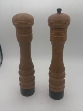 Wooden Salt and Pepper Mill Set - Light Brown